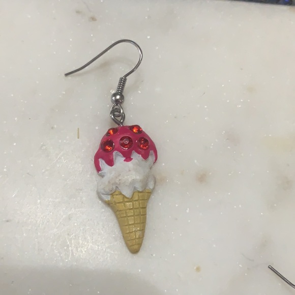 Claires summer novelty pink ice cream cone lightweight earrings - Picture 8 of 8